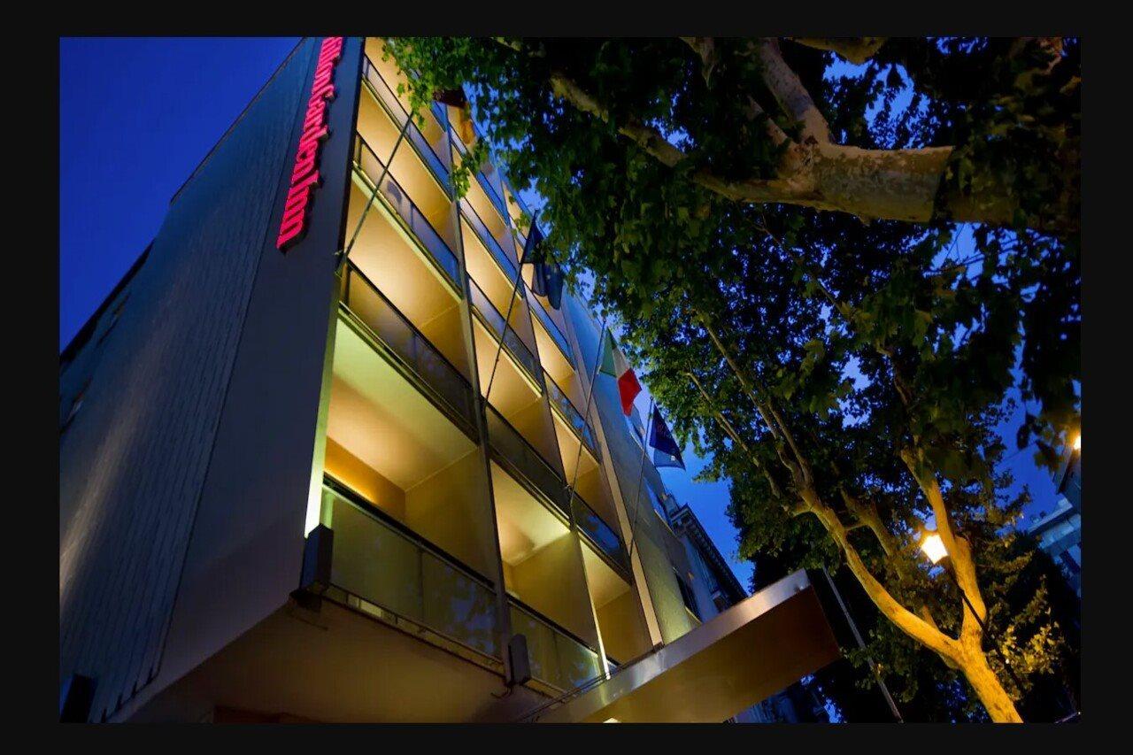 Hilton Garden Claridge 4*