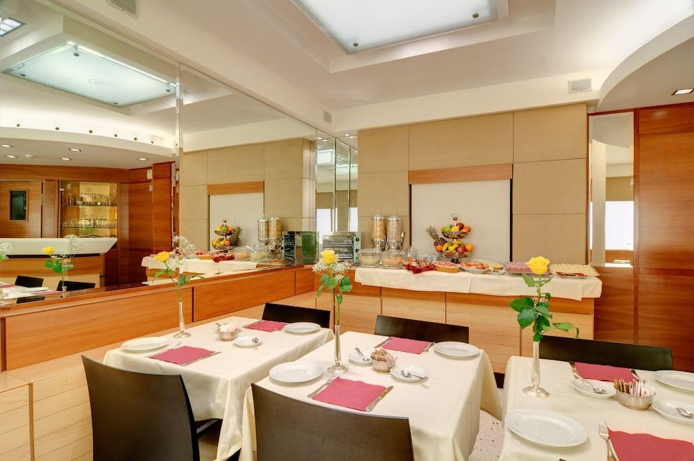 Memphis Hotell 4*