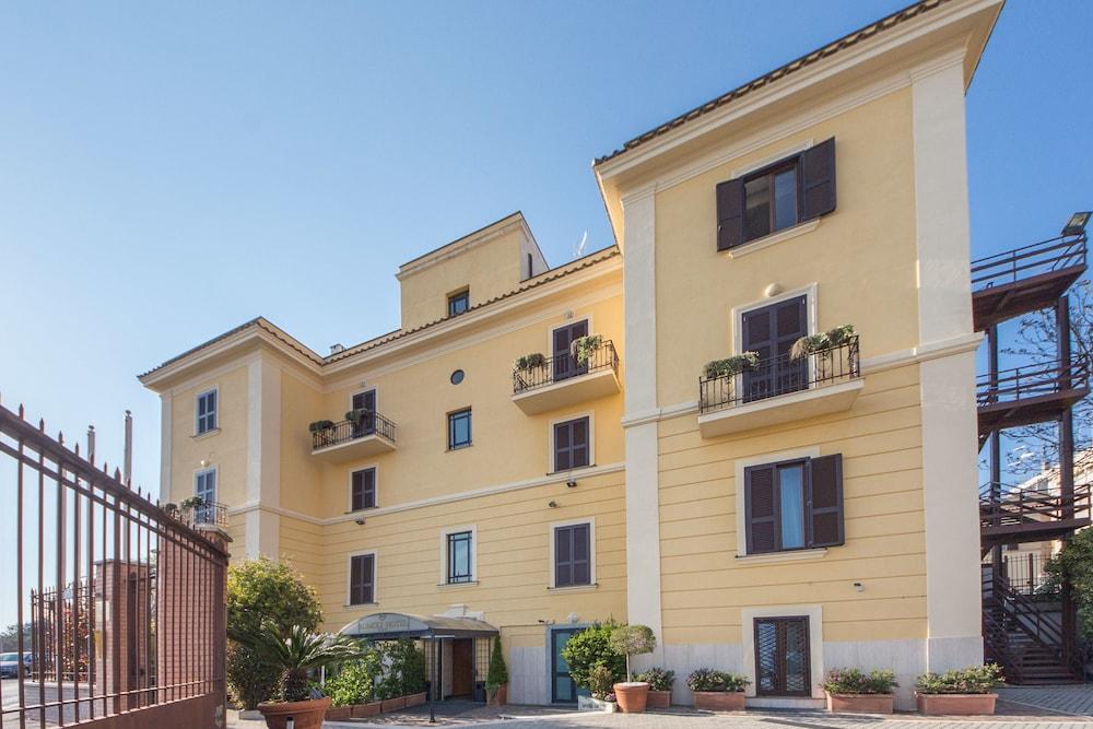 Romoli Hotell 3*
