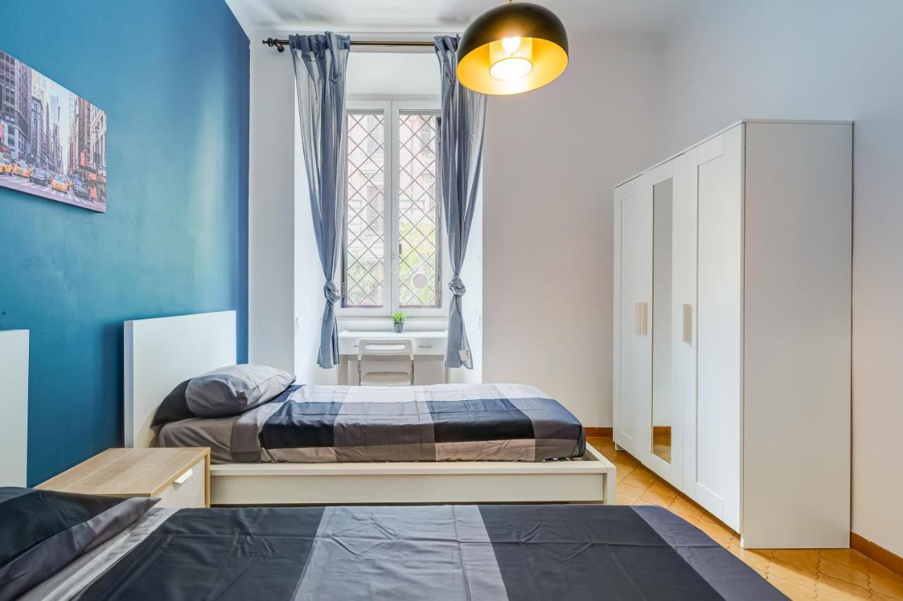 Apartment Colors & Culture Near Colosseum Rome