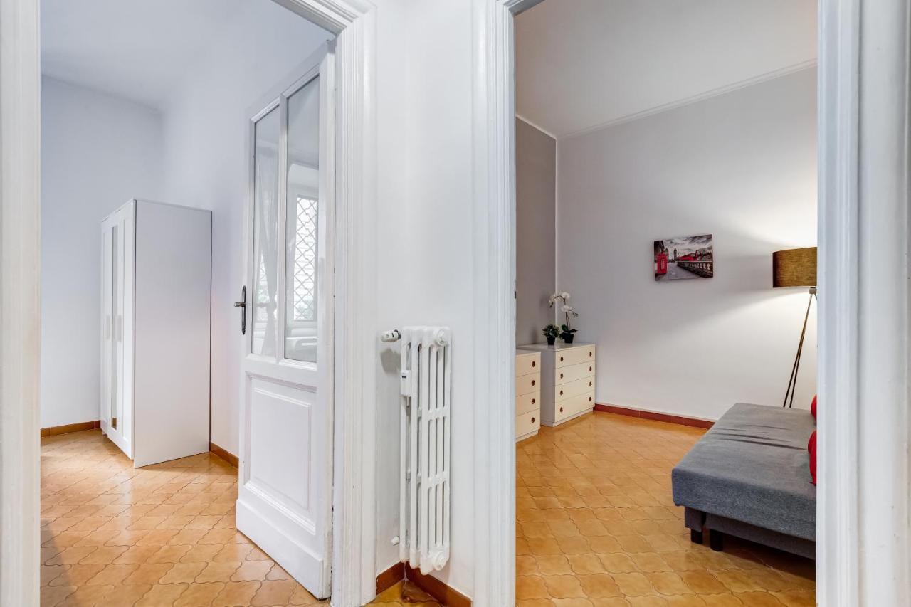 Apartment Colors & Culture Near Colosseum Rome