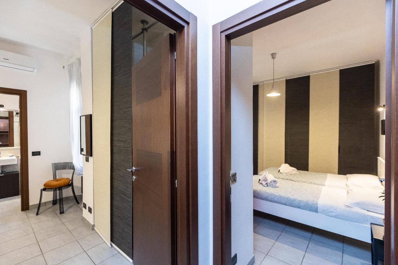 Paruta By In Apartment