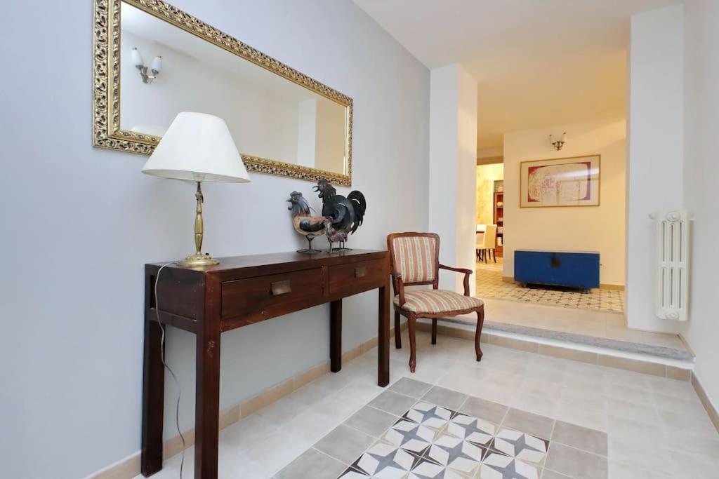 Bright Flat With Wonderful Views In The Centre Appartamento