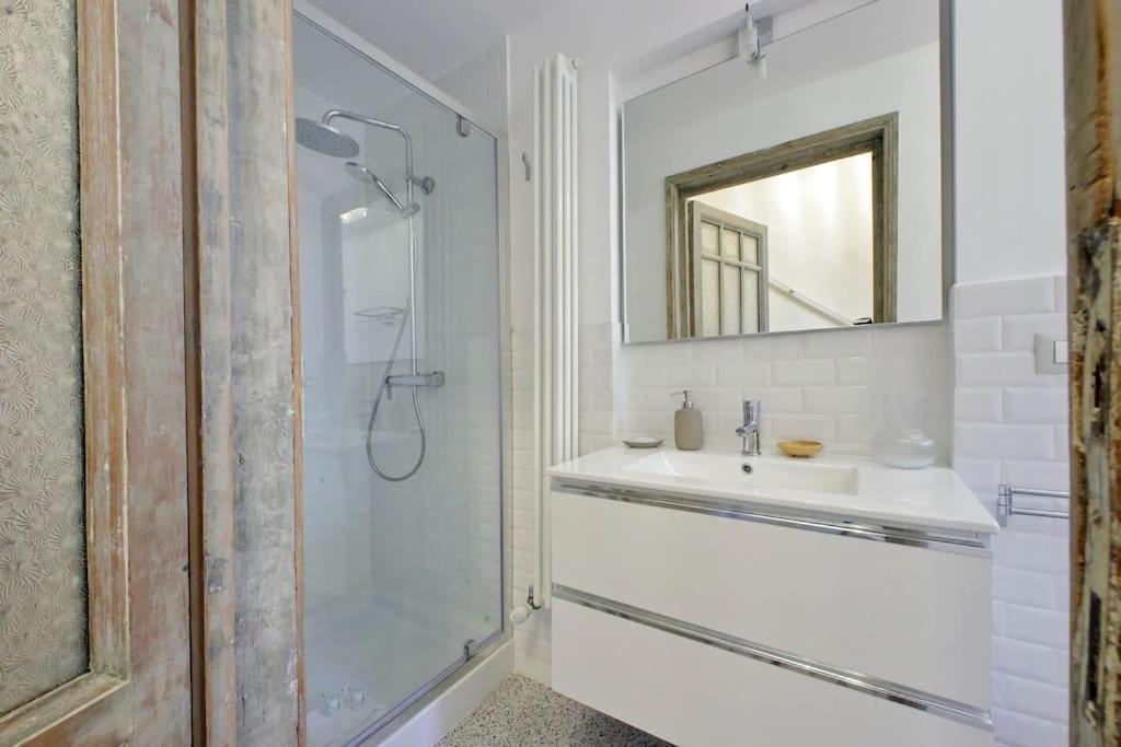 Bright Flat With Wonderful Views In The Centre Appartamento