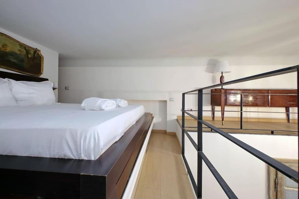 Bright Flat With Wonderful Views In The Centre Appartamento Roma