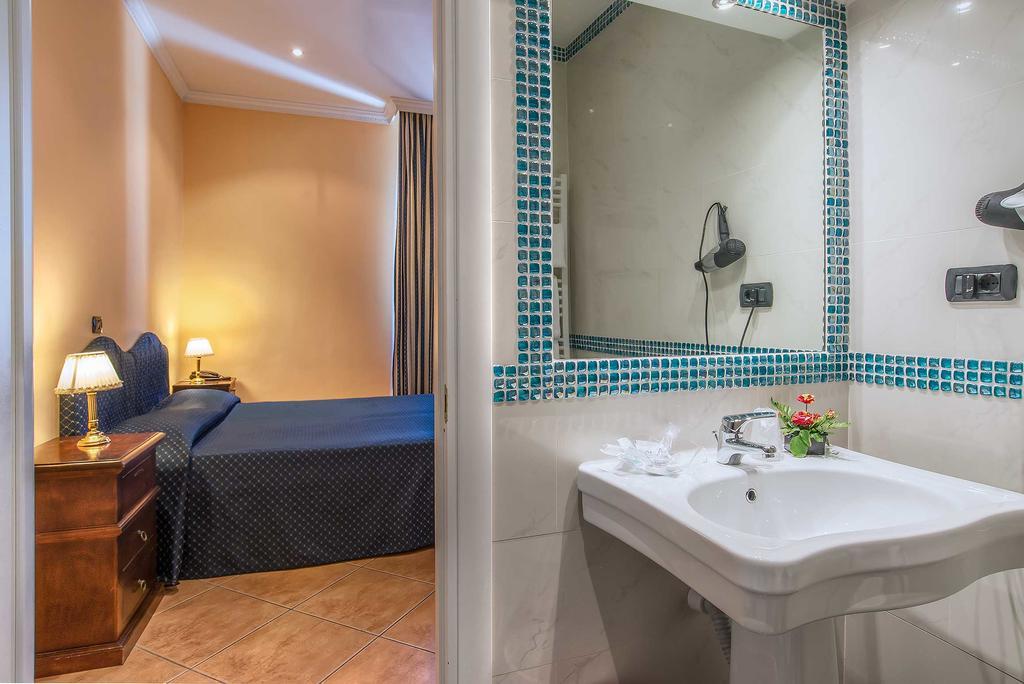 Caracciolo Hotell