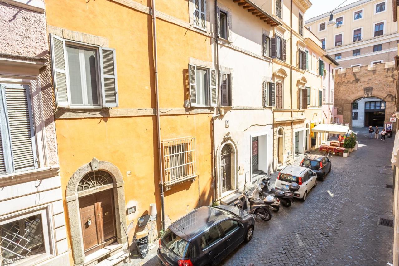 Sacra Mysteria Vatican Apartment *
