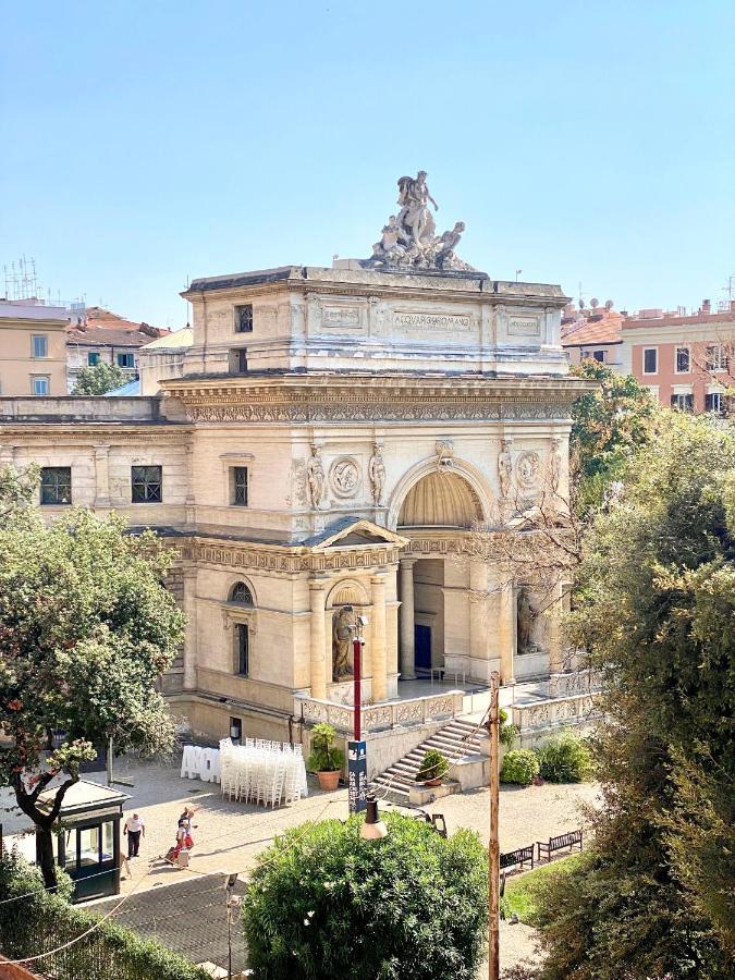 Upi-up Staying * Roma
