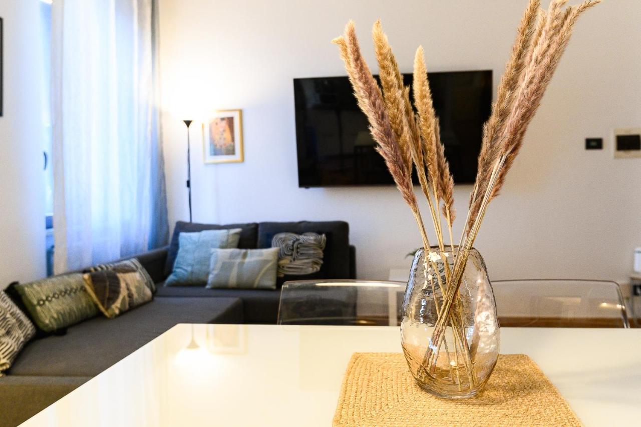 Cozy With Balcony By Ndp Rent Appartamento Roma
