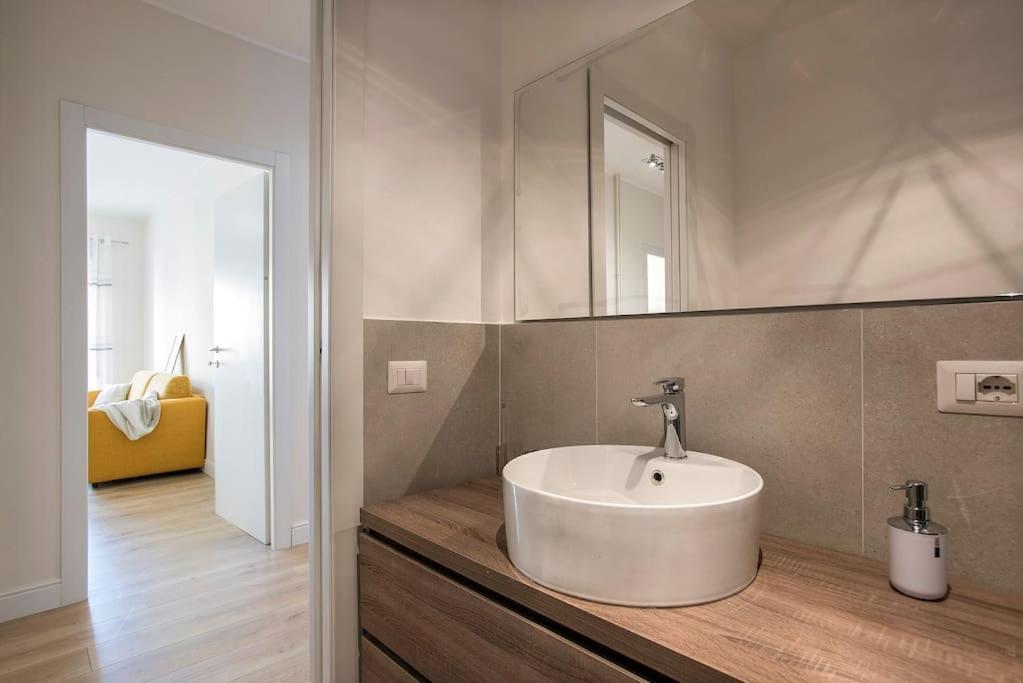 Moderno Tuscolana 2 Bdr And Living Metro A * Roma