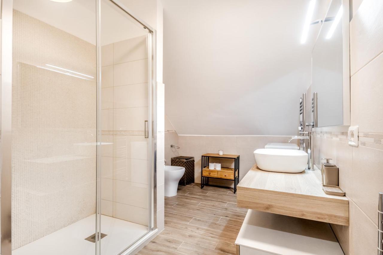 Bbhome Penthouse Bright And Elegant Metro Conca D'oro Apartment *