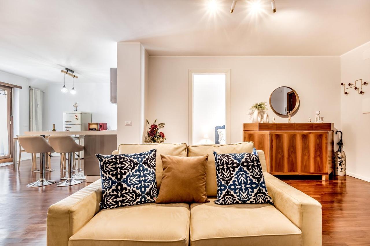 Apartment Bbhome Penthouse Bright And Elegant Metro Conca D'oro *