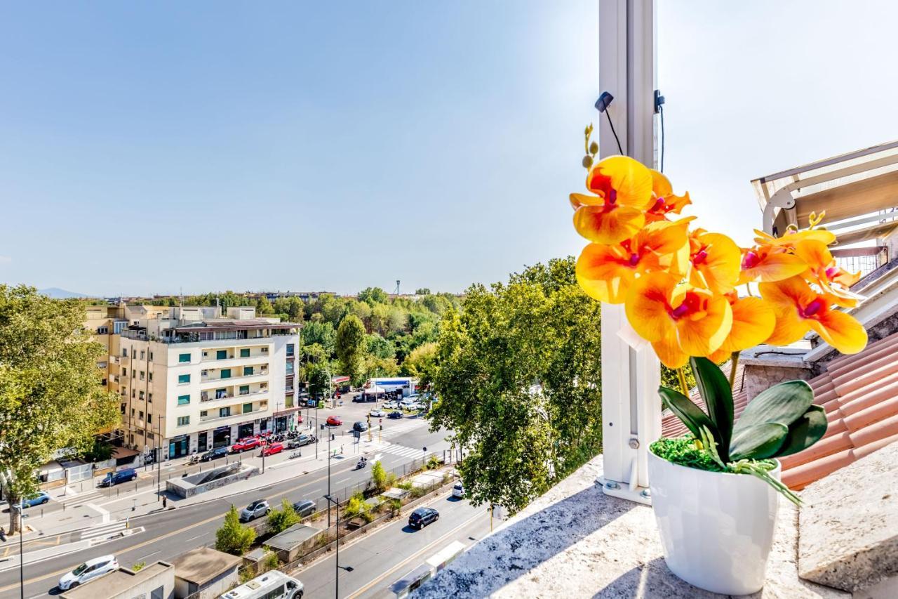 Apartment Bbhome Penthouse Bright And Elegant Metro Conca D'oro Rome
