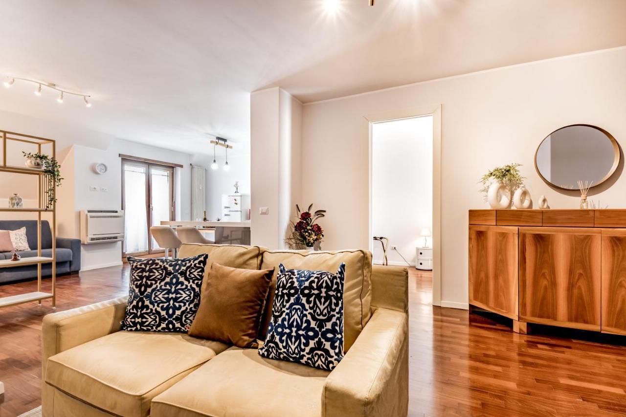Apartment Bbhome Penthouse Bright And Elegant Metro Conca D'oro Rome
