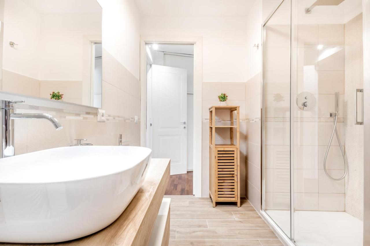 Bbhome Penthouse Bright And Elegant Metro Conca D'oro Apartment Rome