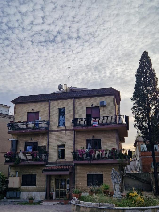 At Monica's In - Stazione Labaro *