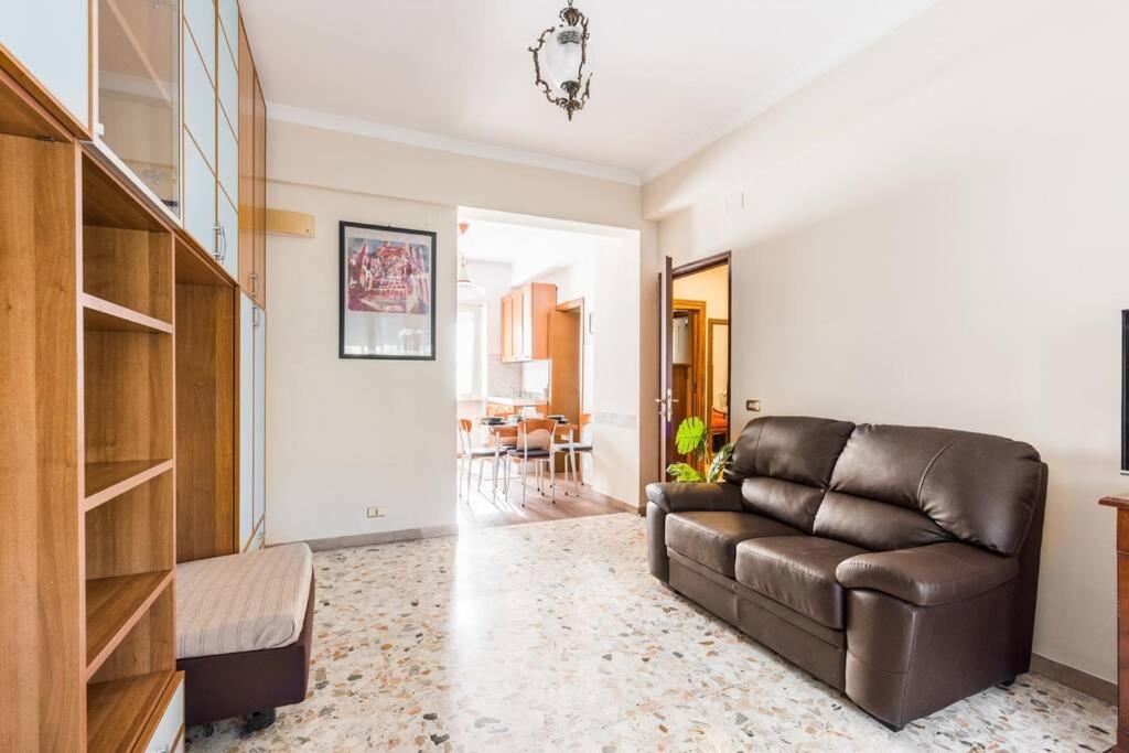 Bro House * Roma
