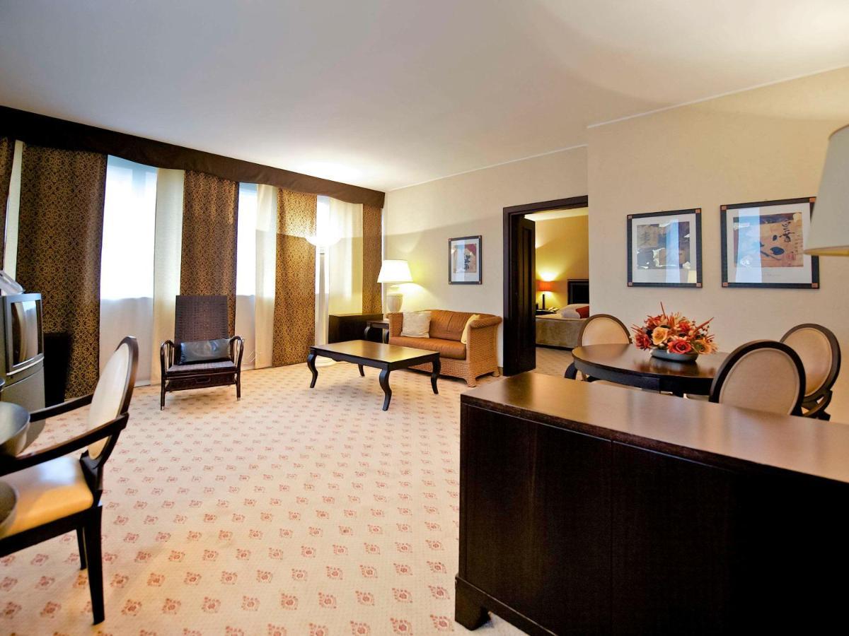 Mercure West 4*