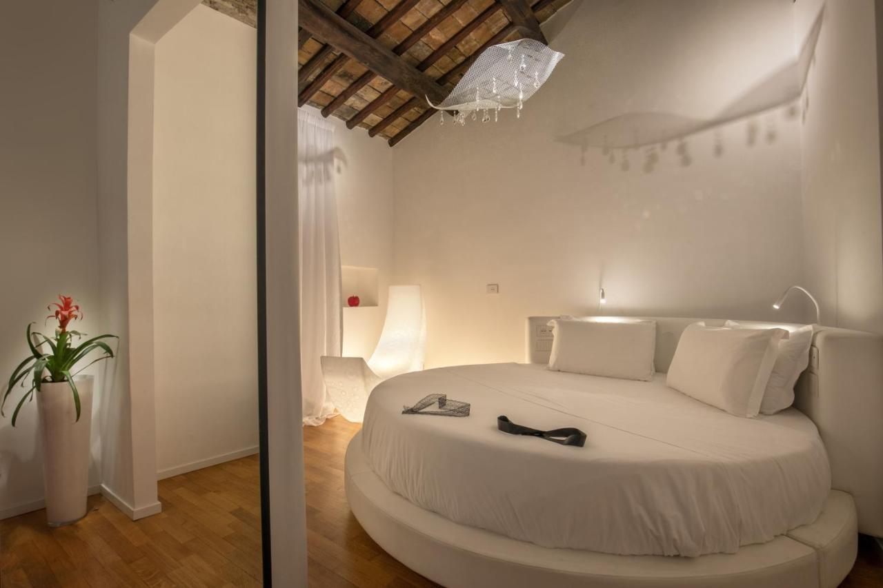 Suitesistina For Brave Lovers Alojamento de Acomodação e Pequeno-almoço Roma