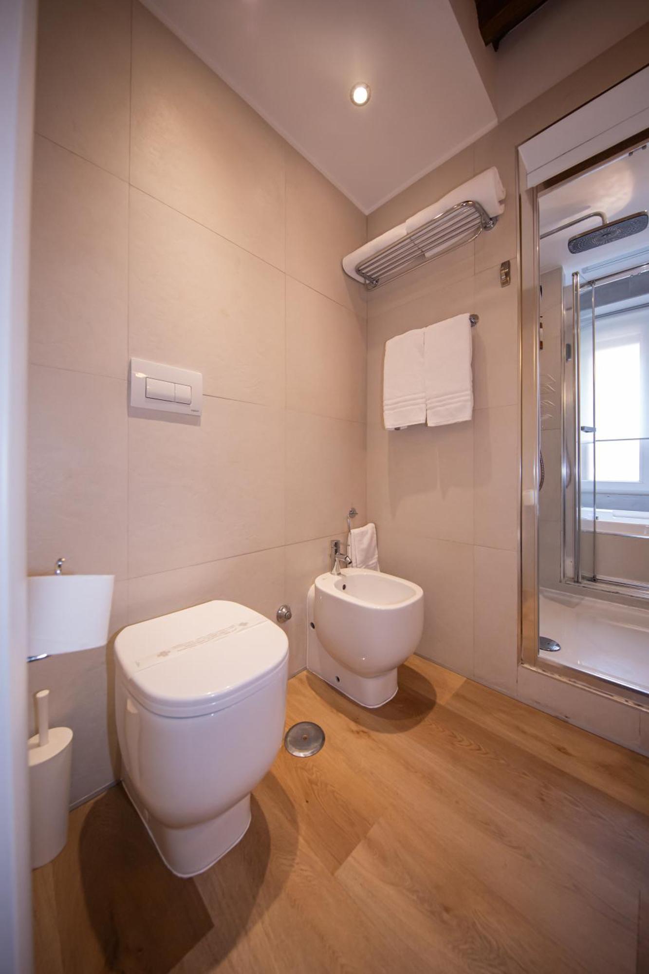 Pensión Town House Spagna- Luxury With Jacuzzi Bath *