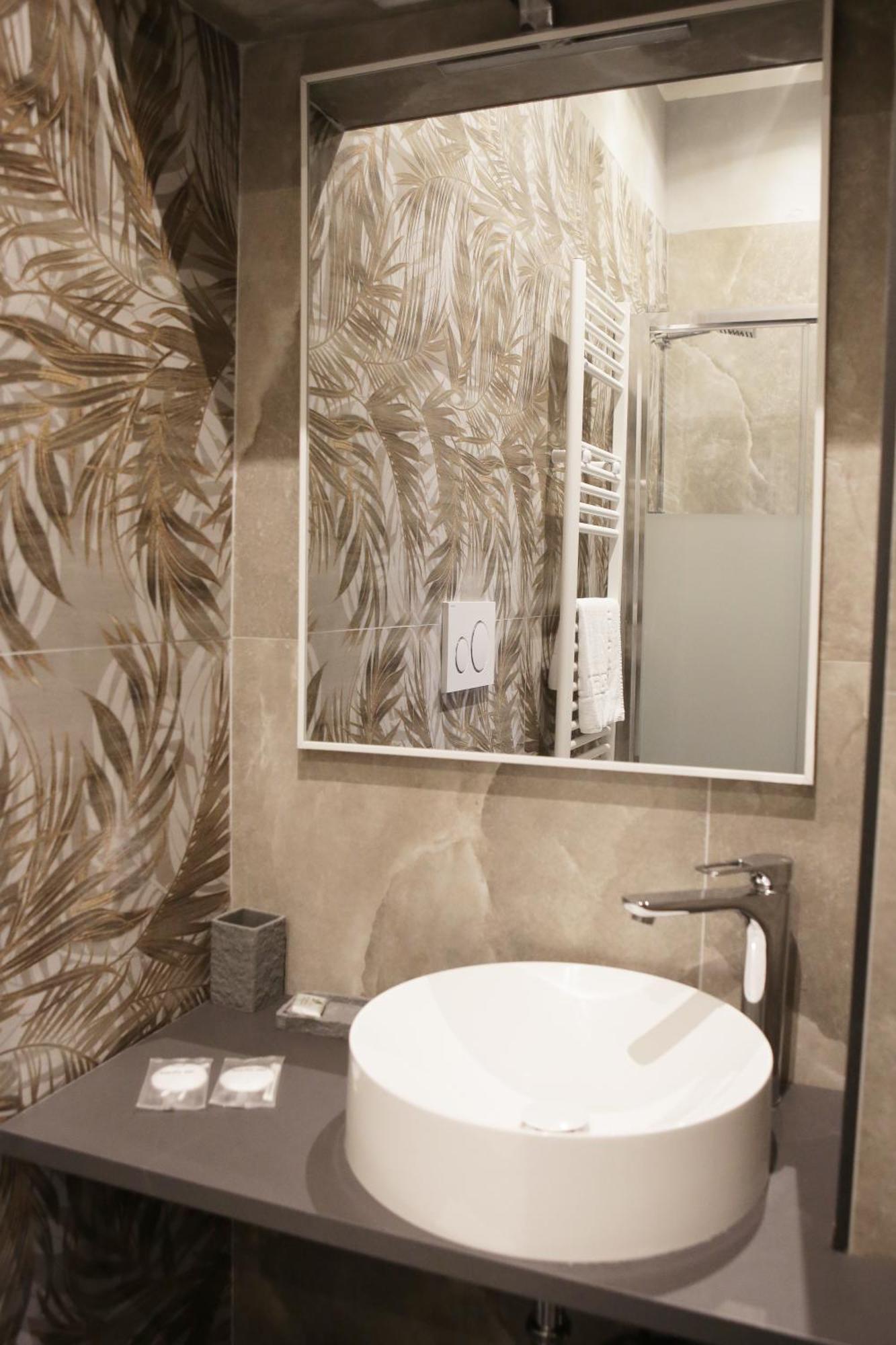 Jadore Monic Gjestgiverier Roma