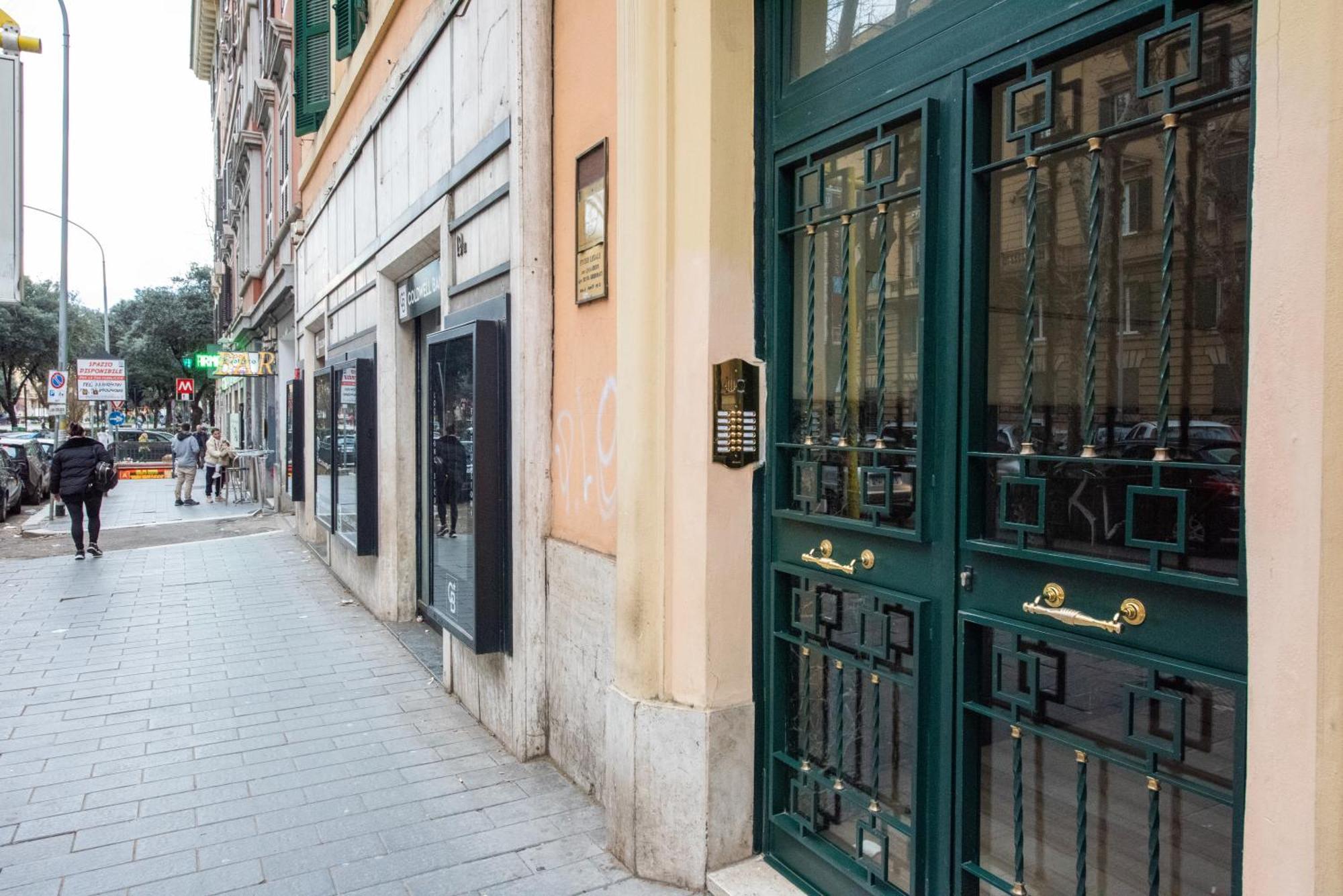 Benny Gold - Domus * Roma