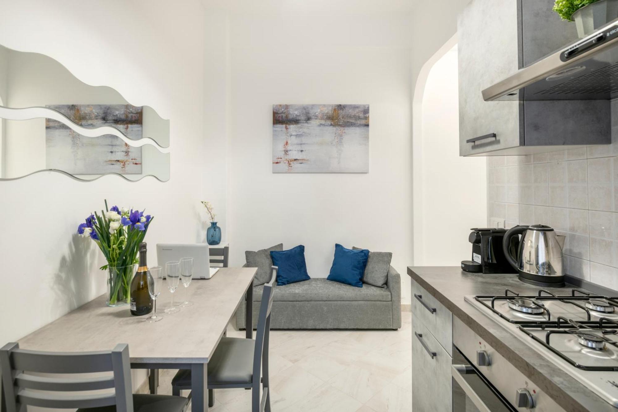 White Flat San Lorenzo Apartment