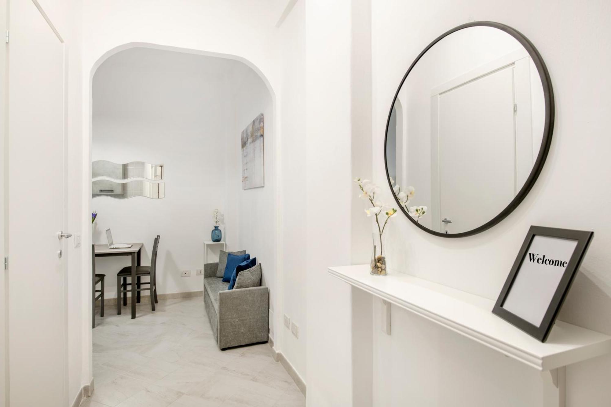White Flat San Lorenzo Apartment