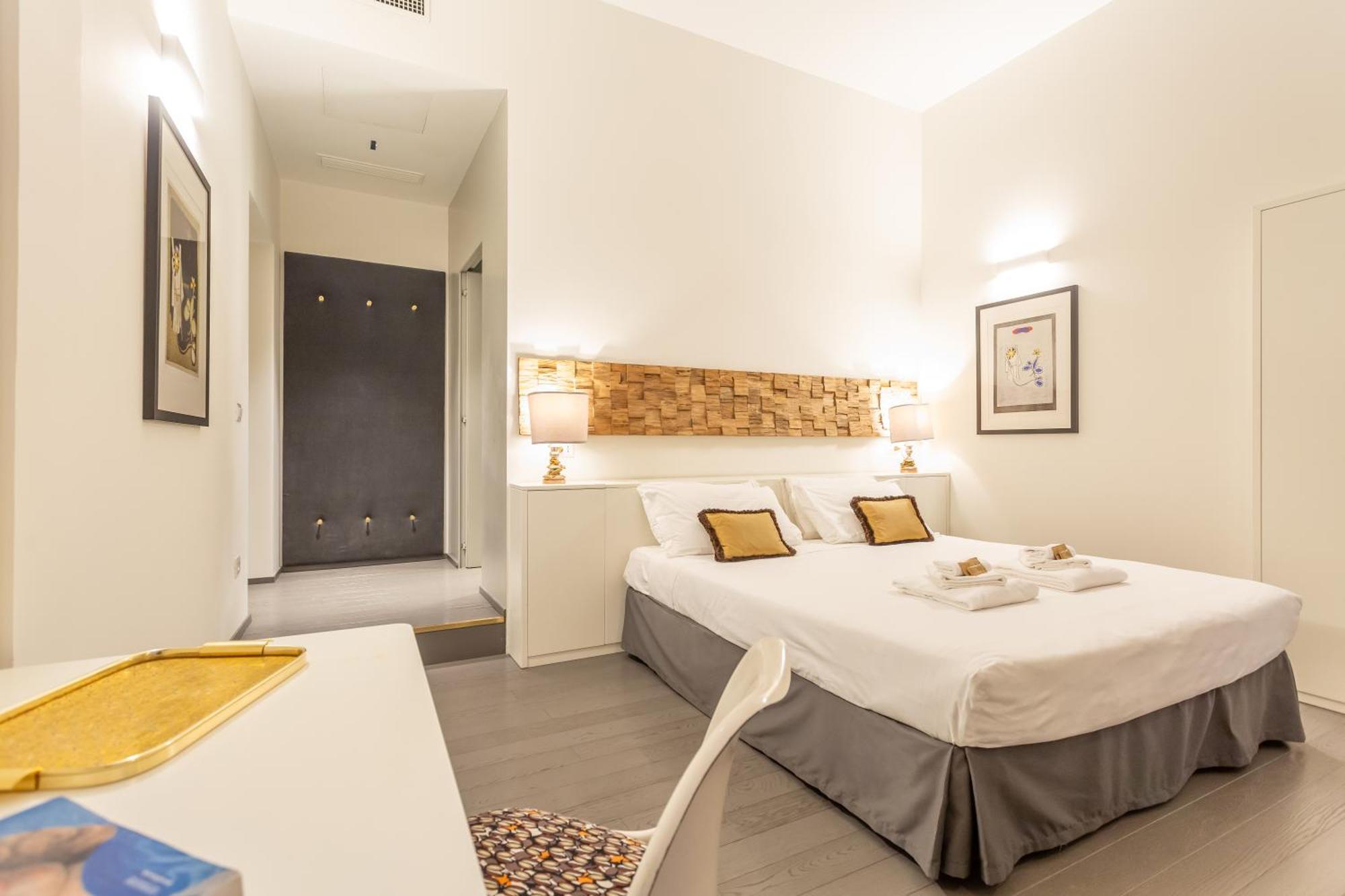 Spanish Steps Deluxe