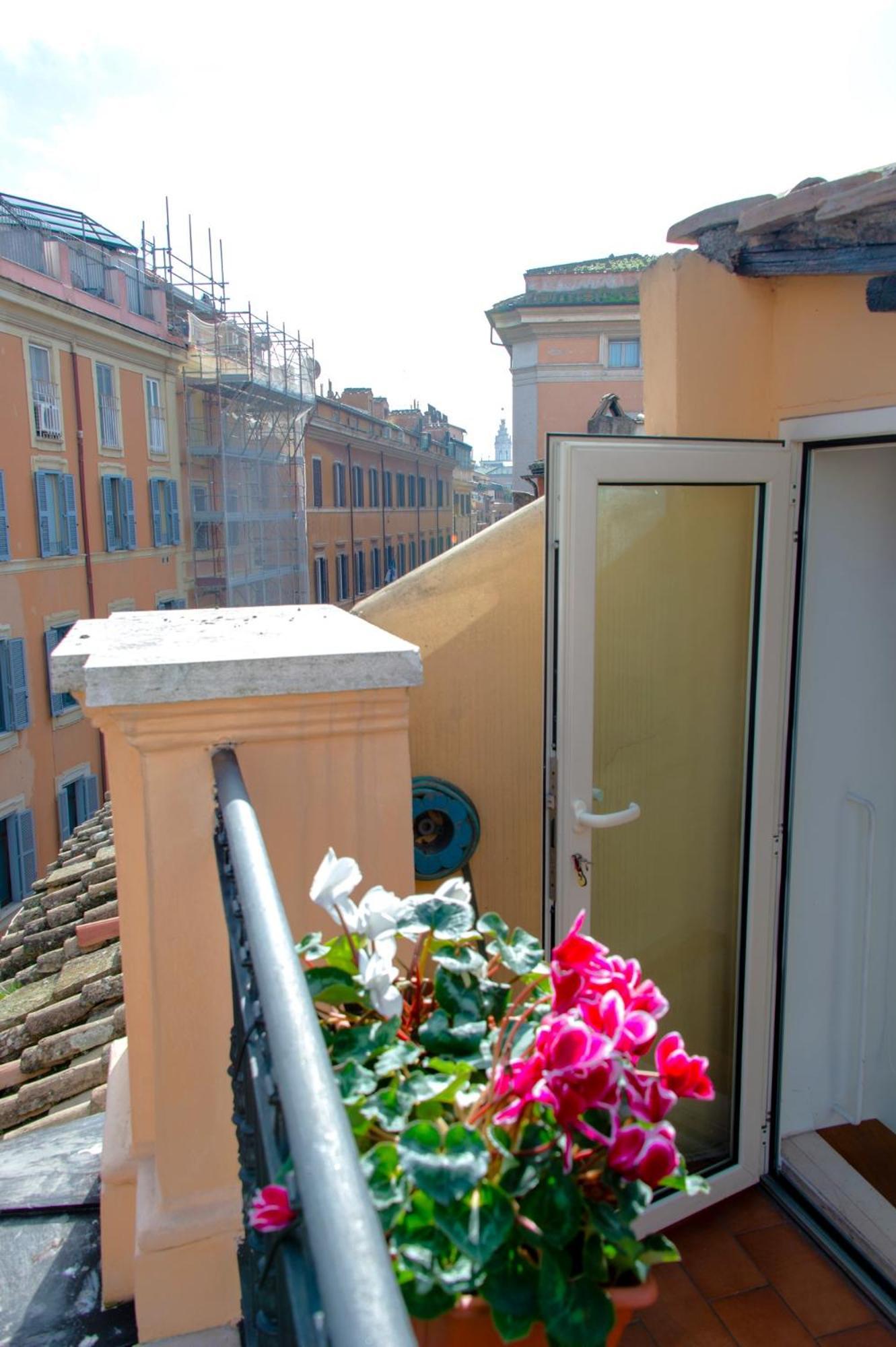 Appartamento Saint Louis Penthouse, Cozy Little Next To Pantheon Roma