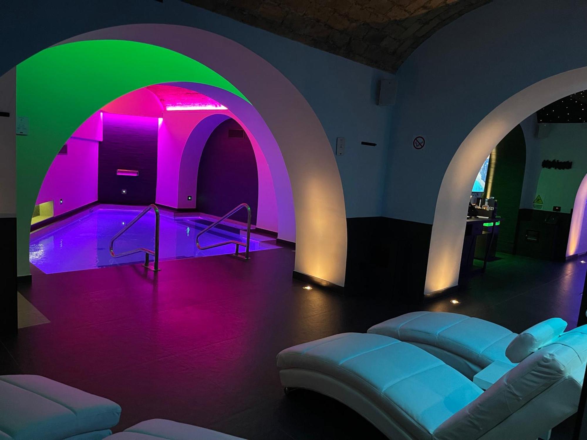 The One Boutique & (adults Only) Hotell