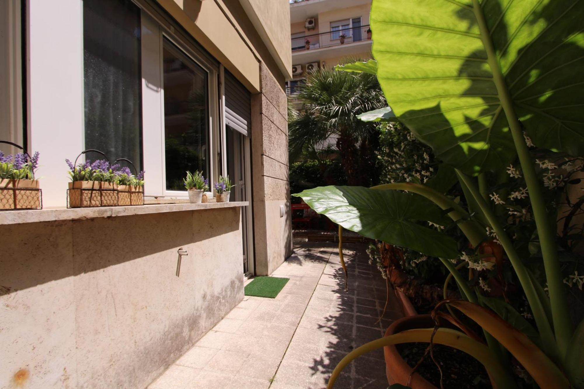 S. Peter 2 - With Garden -50m From Metro Apartment Rom