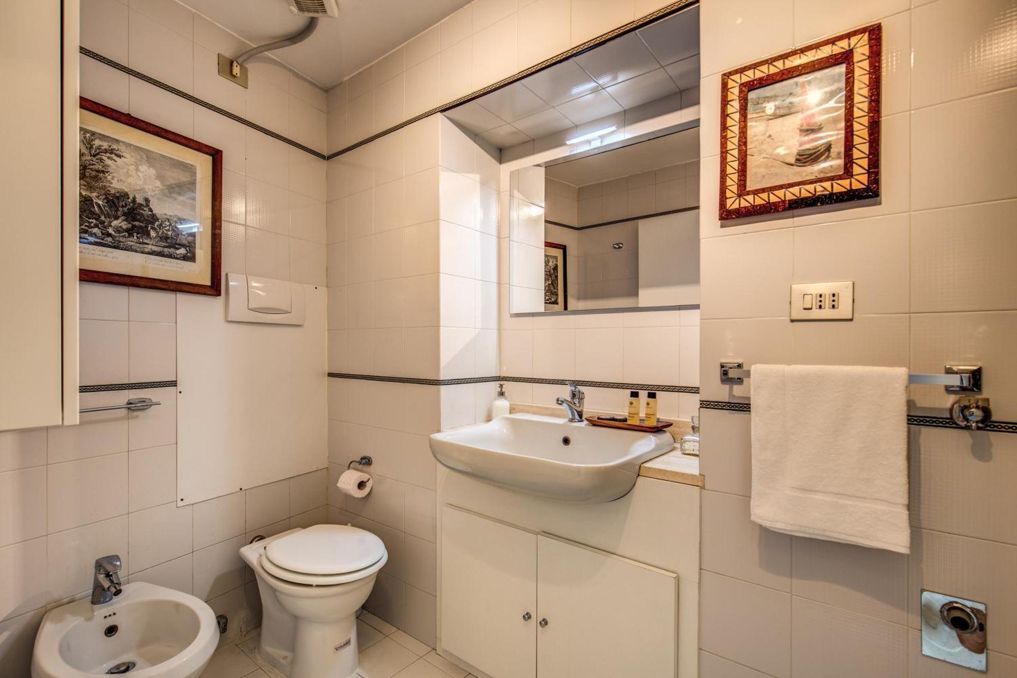 Appartamento Elegant Behind The Colosseum Roma