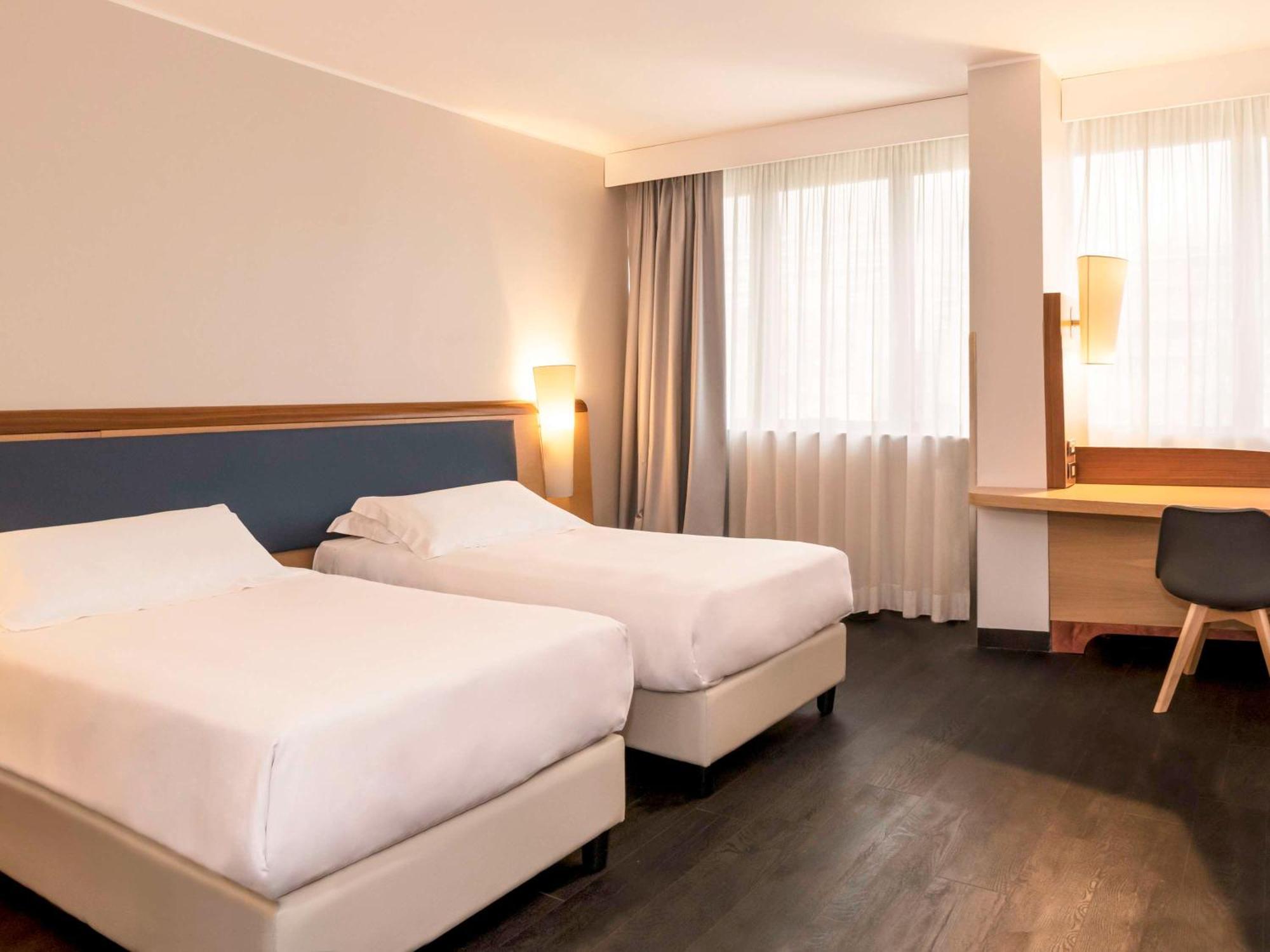 Mercure West 4*