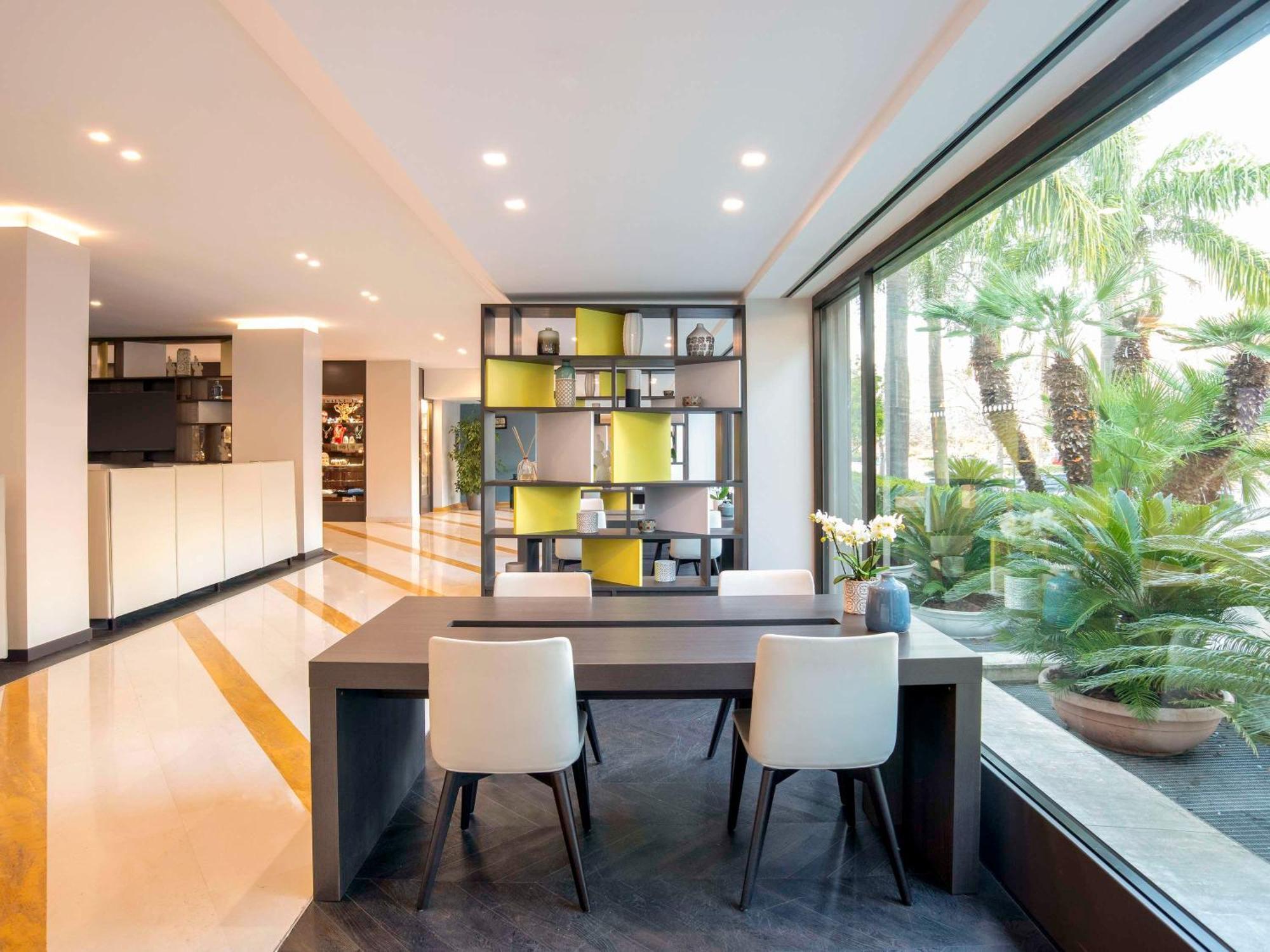 Mercure West 4*