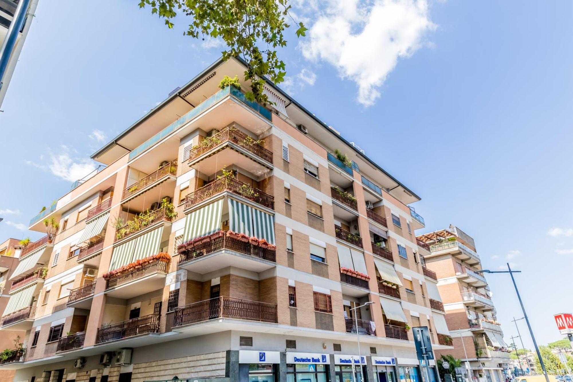 Bbhome Penthouse Bright And Elegant Metro Conca D'oro Apartment