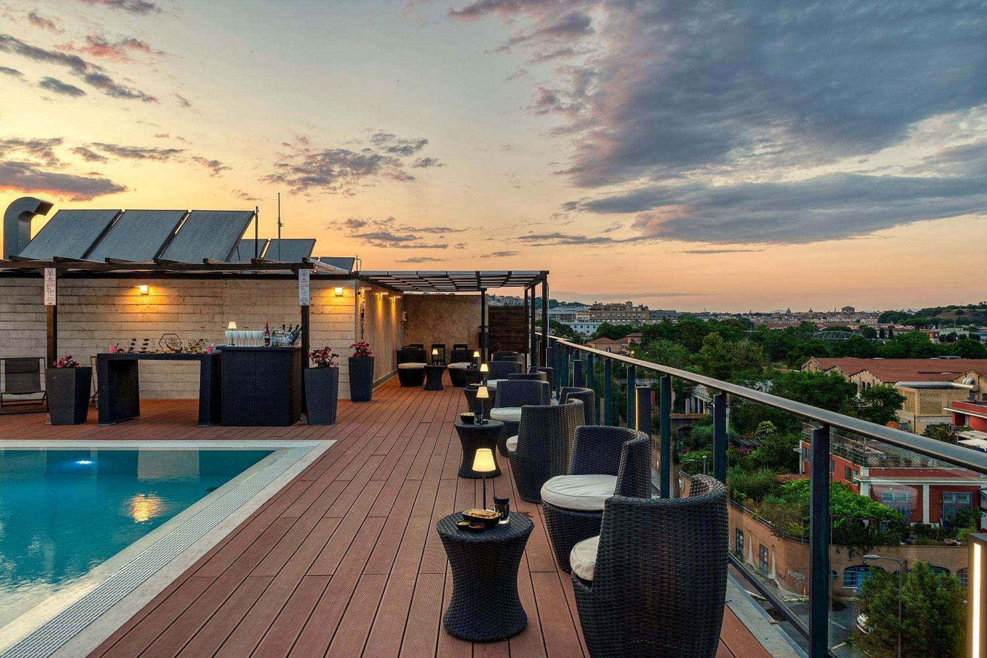 H10 Hotel 4*