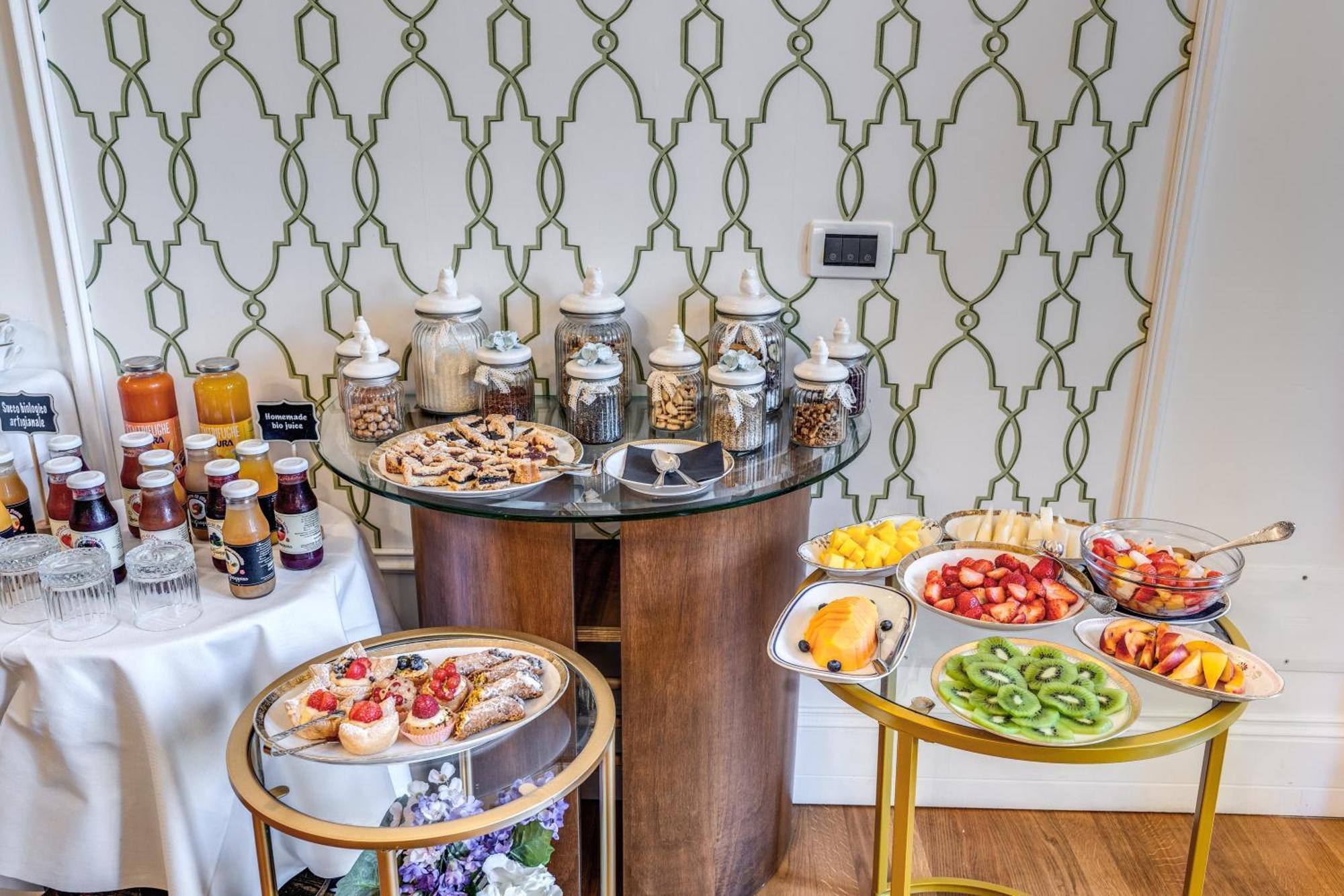 Mangili Garden Hotell 3*