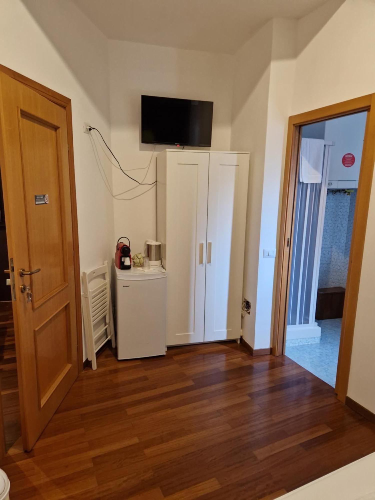 Pepe's Place - Re Di 3* Rom