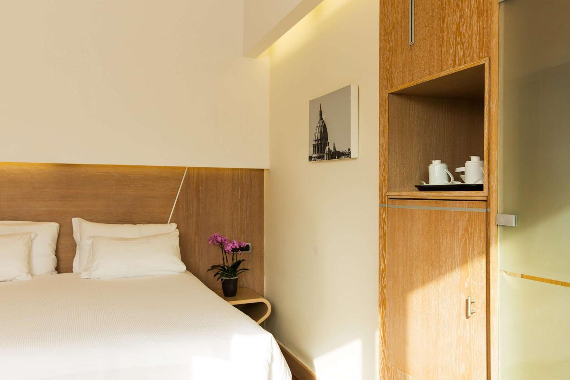 Hotel Hilton Garden Claridge 4*