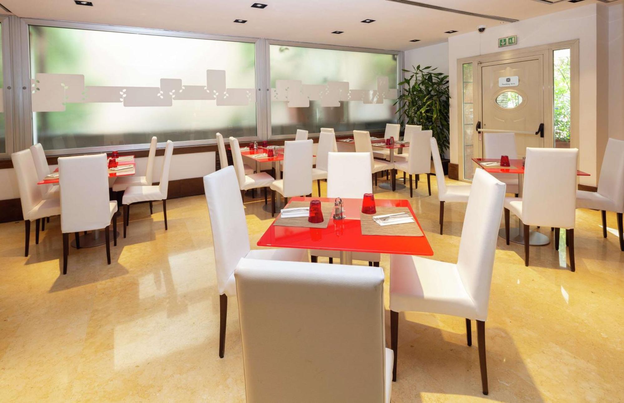 Hotel Hilton Garden Claridge 4*