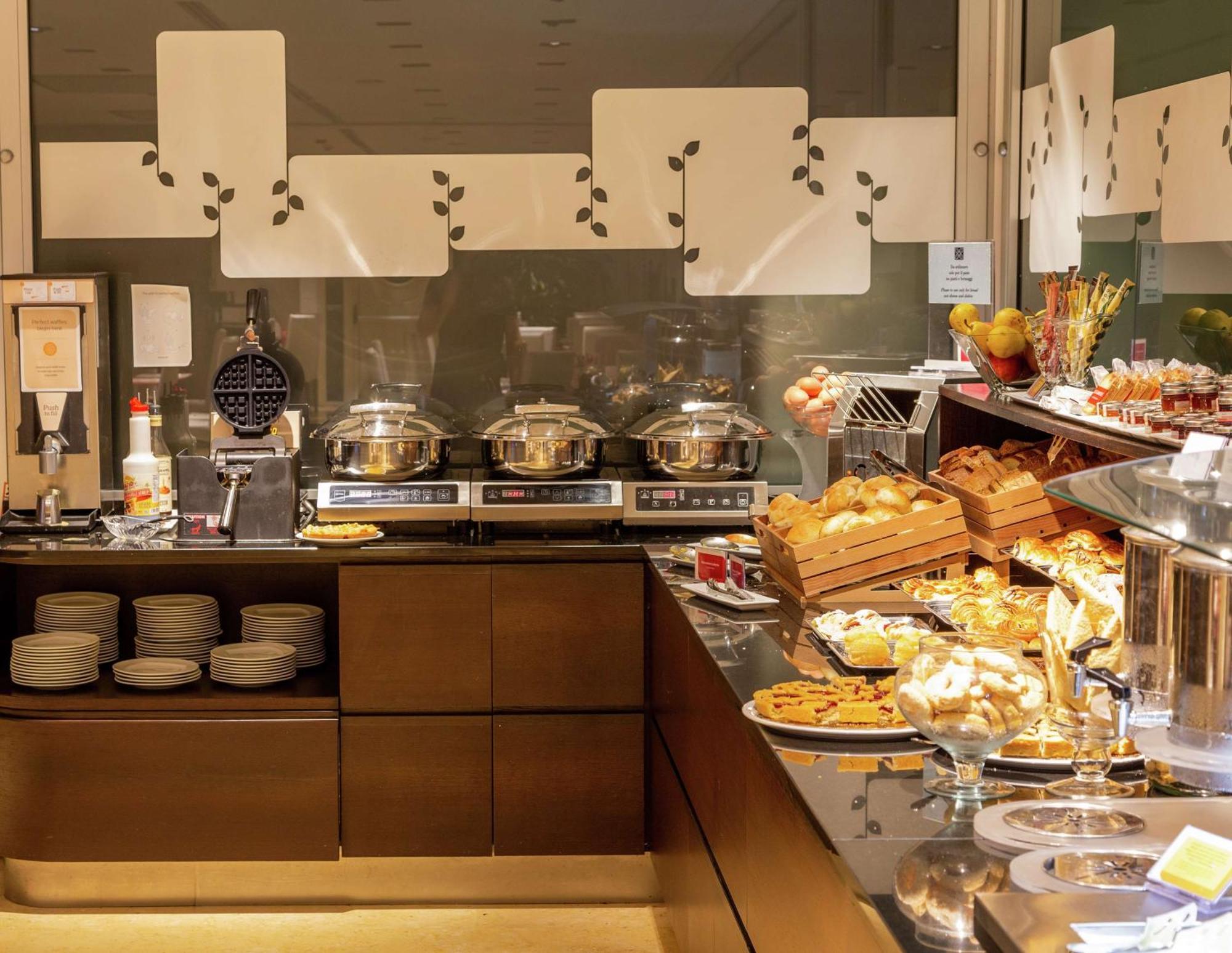 Hotell Hilton Garden Claridge 4*