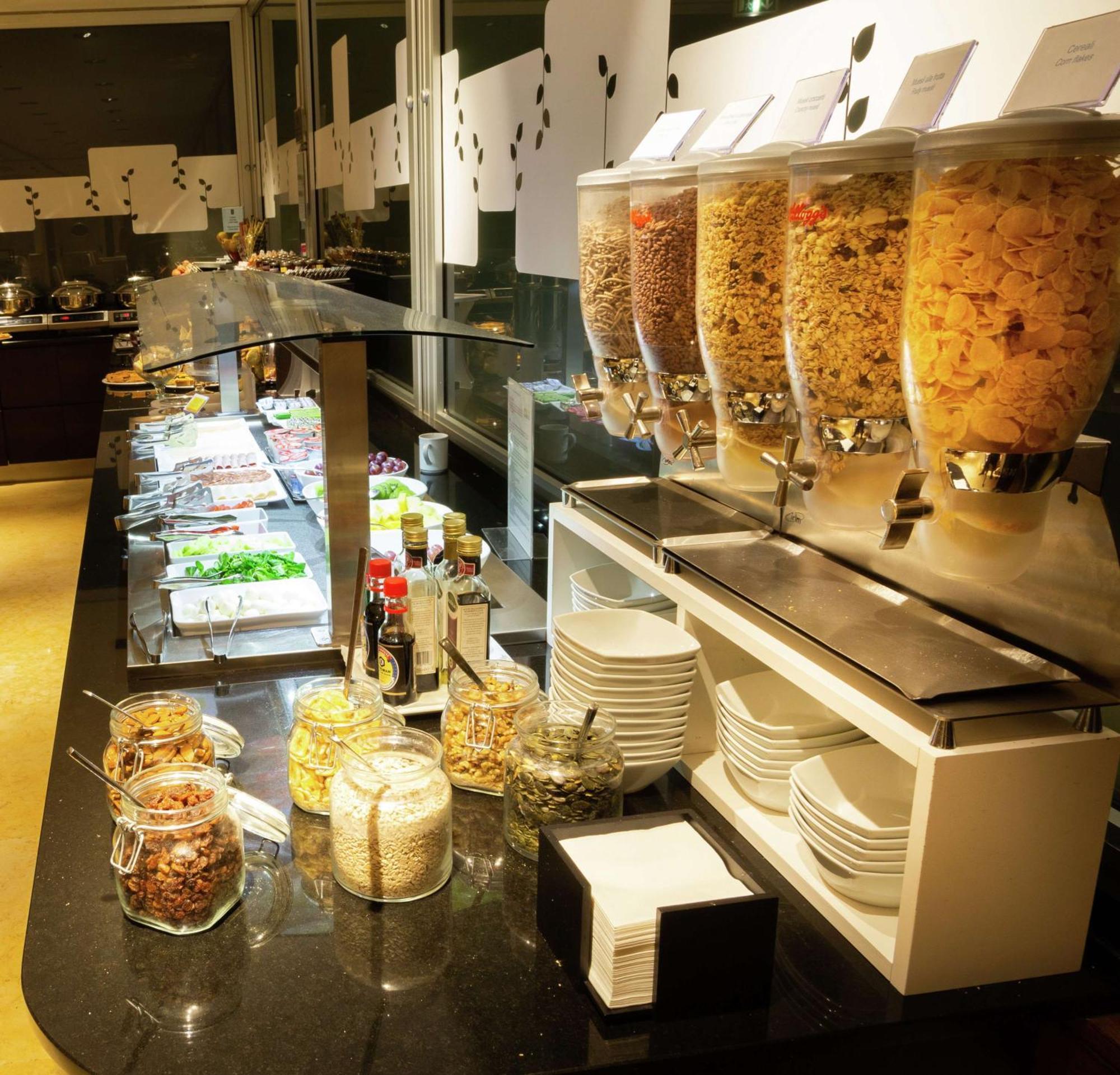 Hilton Garden Claridge 4*