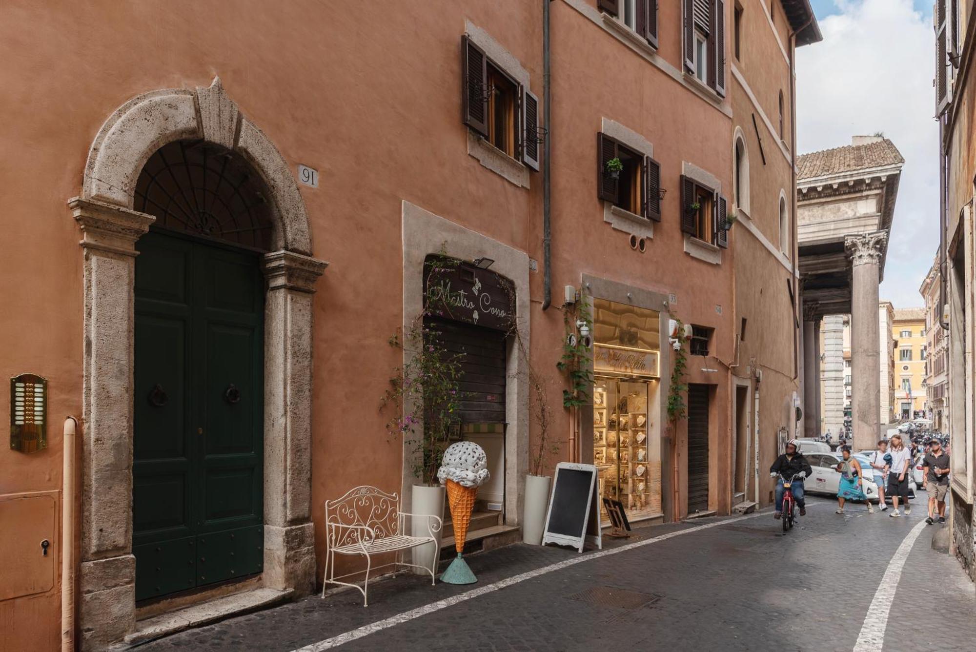 Pantheon Charming