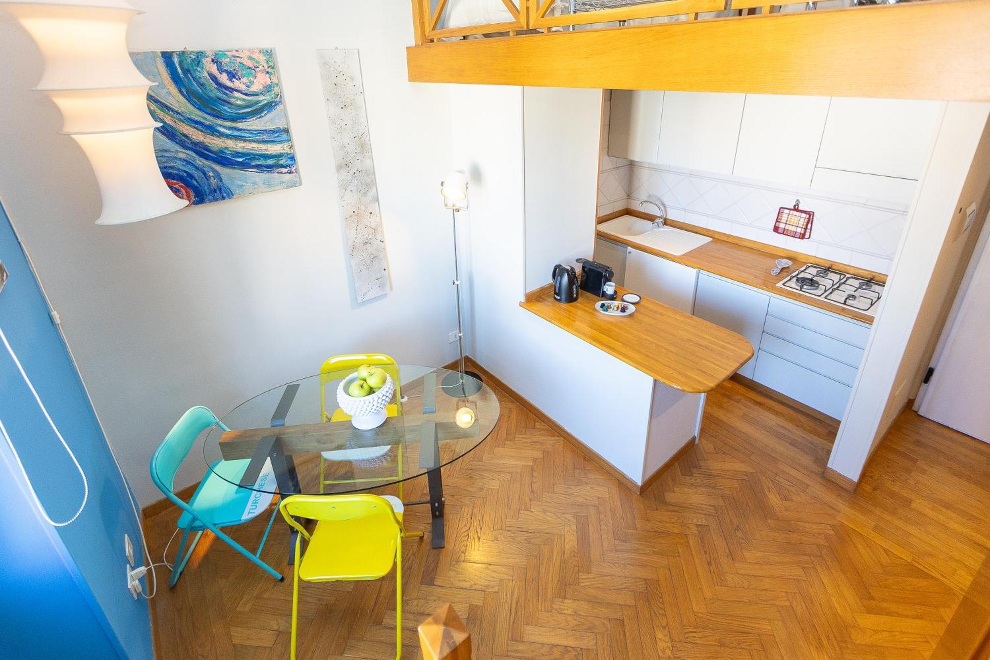 Colosseum Bright Two Bedroom *