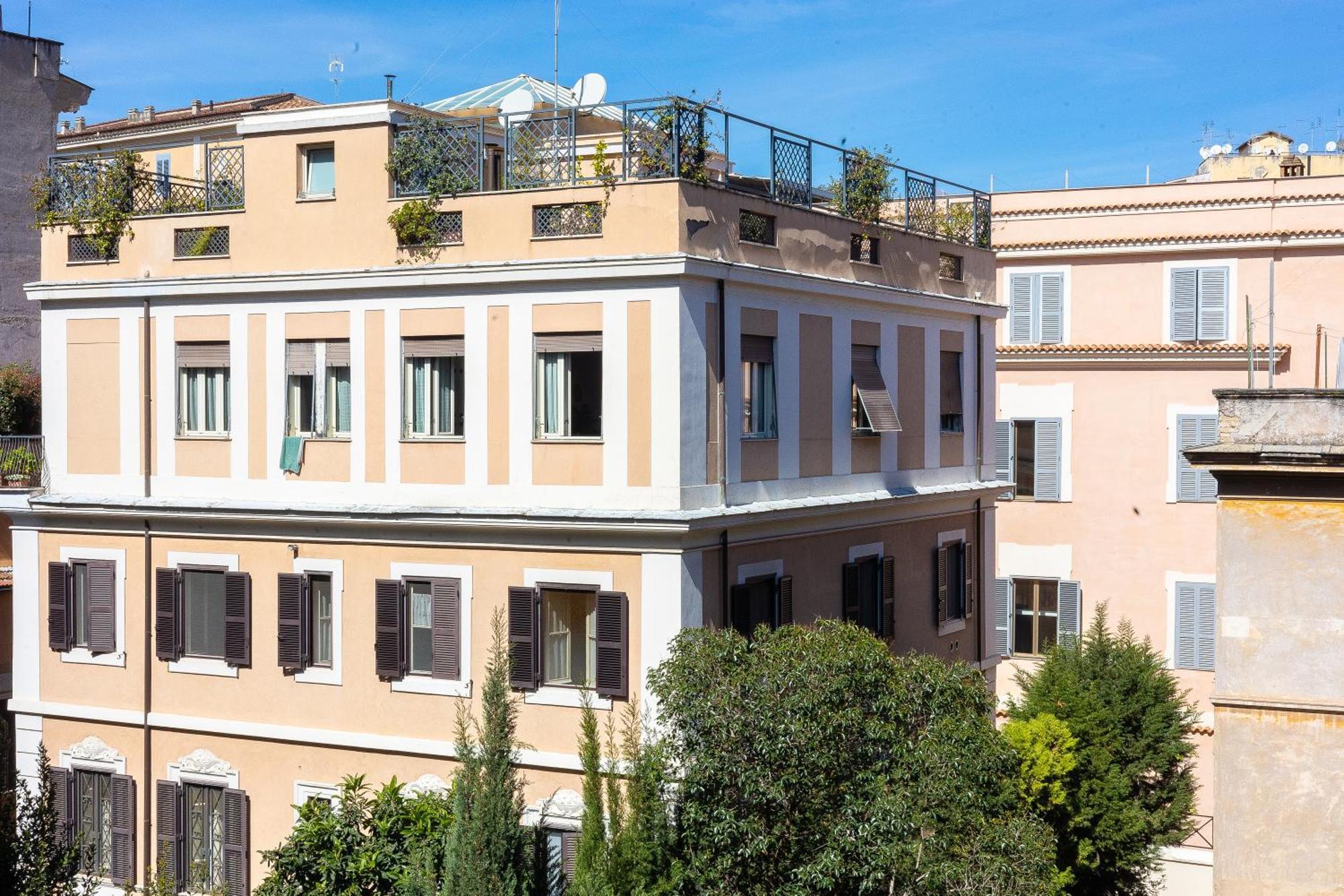 Colosseum Bright Two Bedroom *