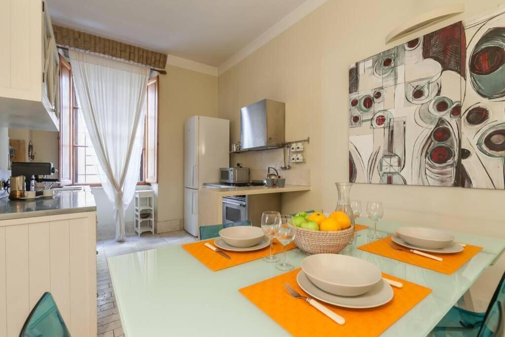 Borgo Pio - Quite And Spacious Apartment Rom