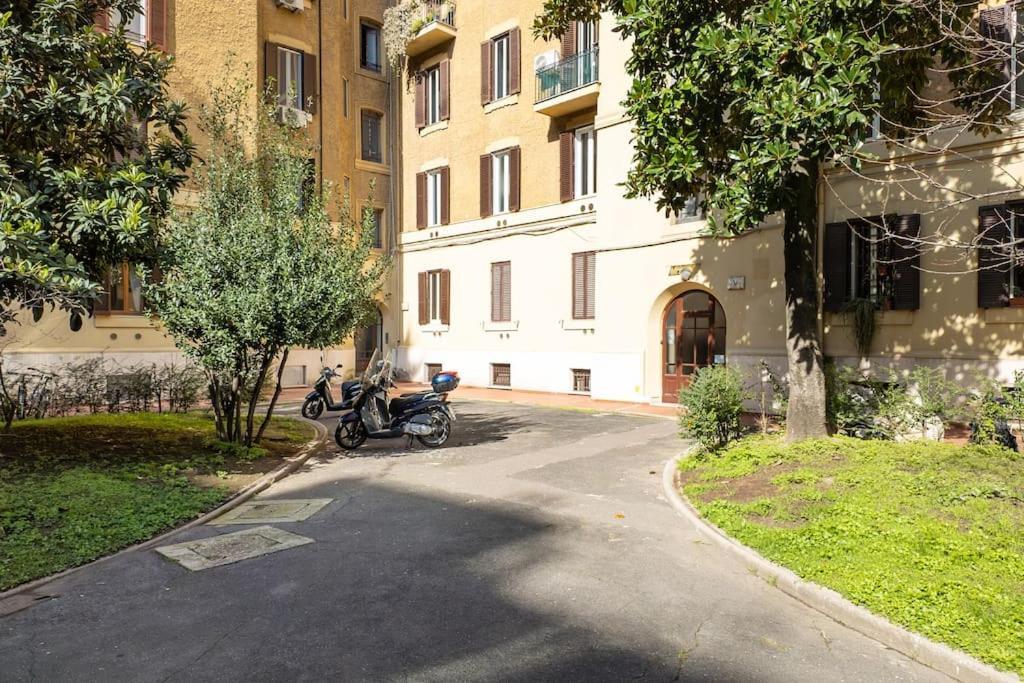 Wmr Near Vatican * Roma
