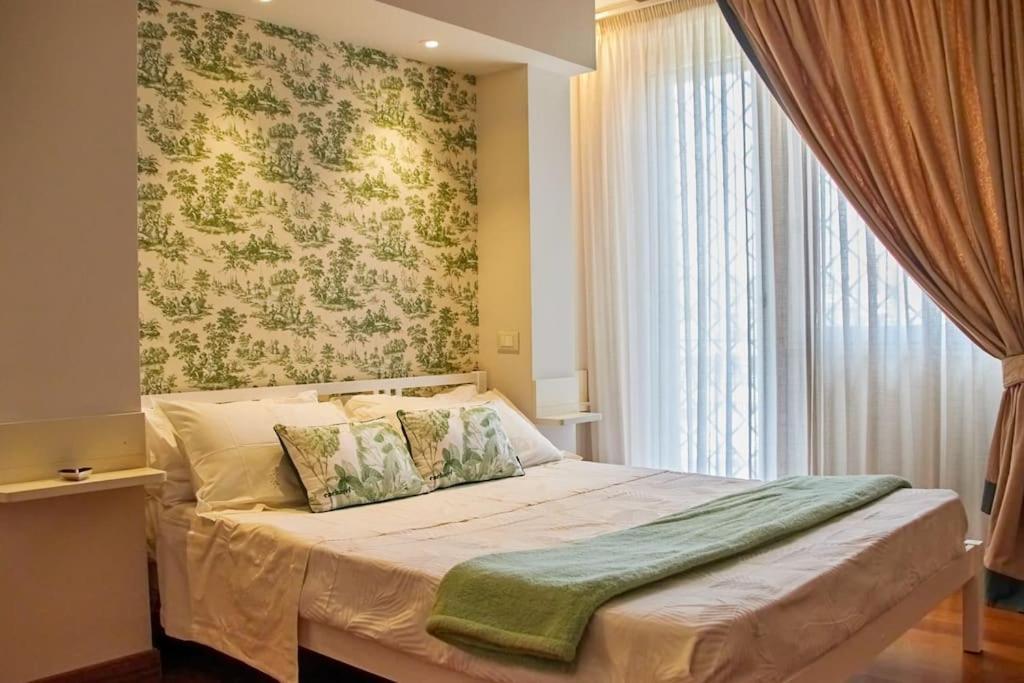 Roma, Gemelli Casa Eleganza, Modernista Rome