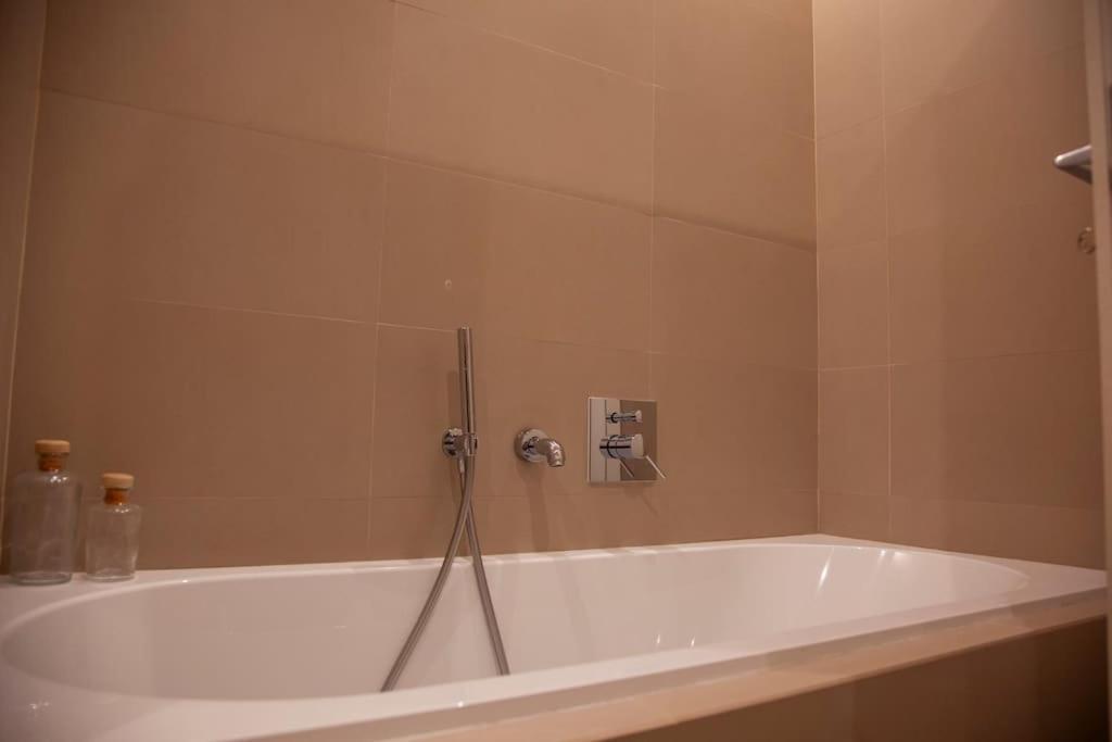 Roma, Gemelli Casa Eleganza, Modernista Apartment Rome